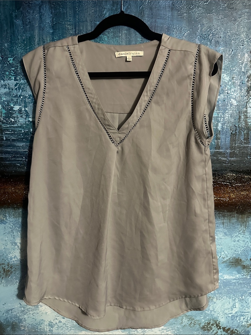 Daniel Rainn Light Gray V-Neck Cap Sleeve Blouse with Stitch Trim